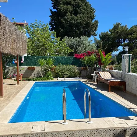 Holiday home Muestakil Havuzlu Ev Seferihisar